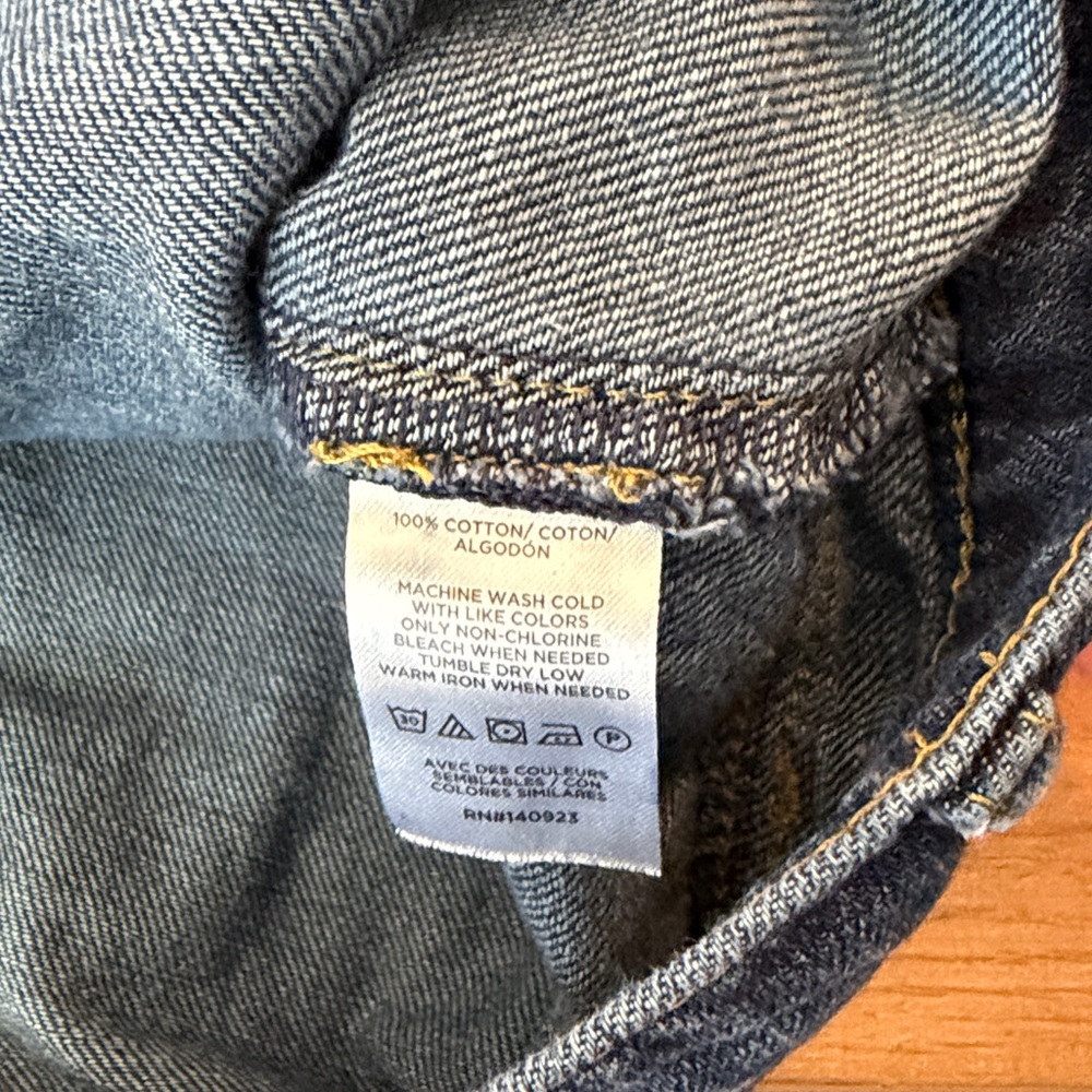 LOFT Outlet High-Rise Wide Leg Crop Jeans - Picture 5 of 7